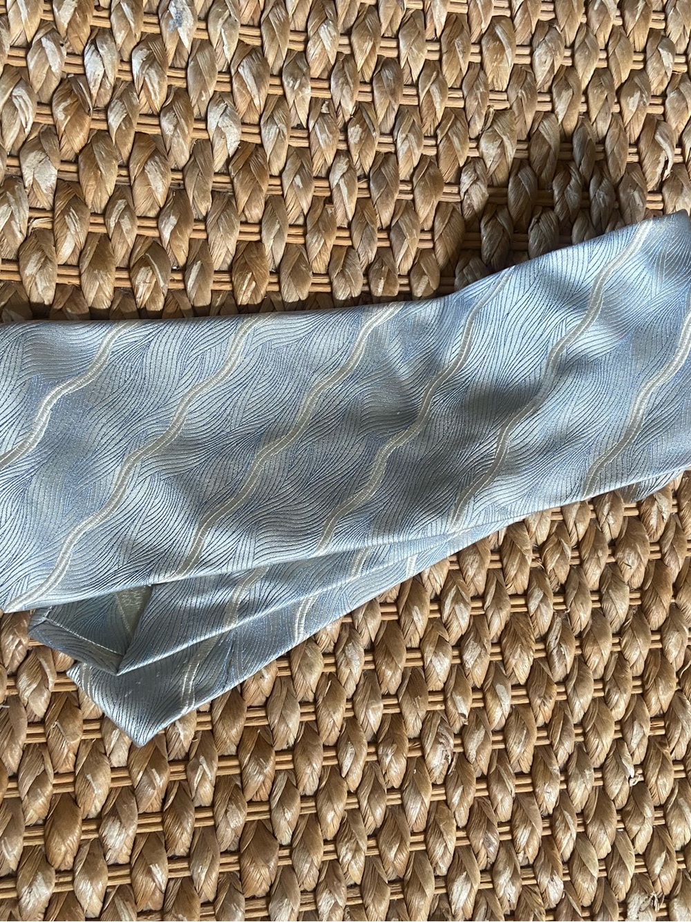 Brioni Light Blue and Cream Wavy Pattern Silk Tie